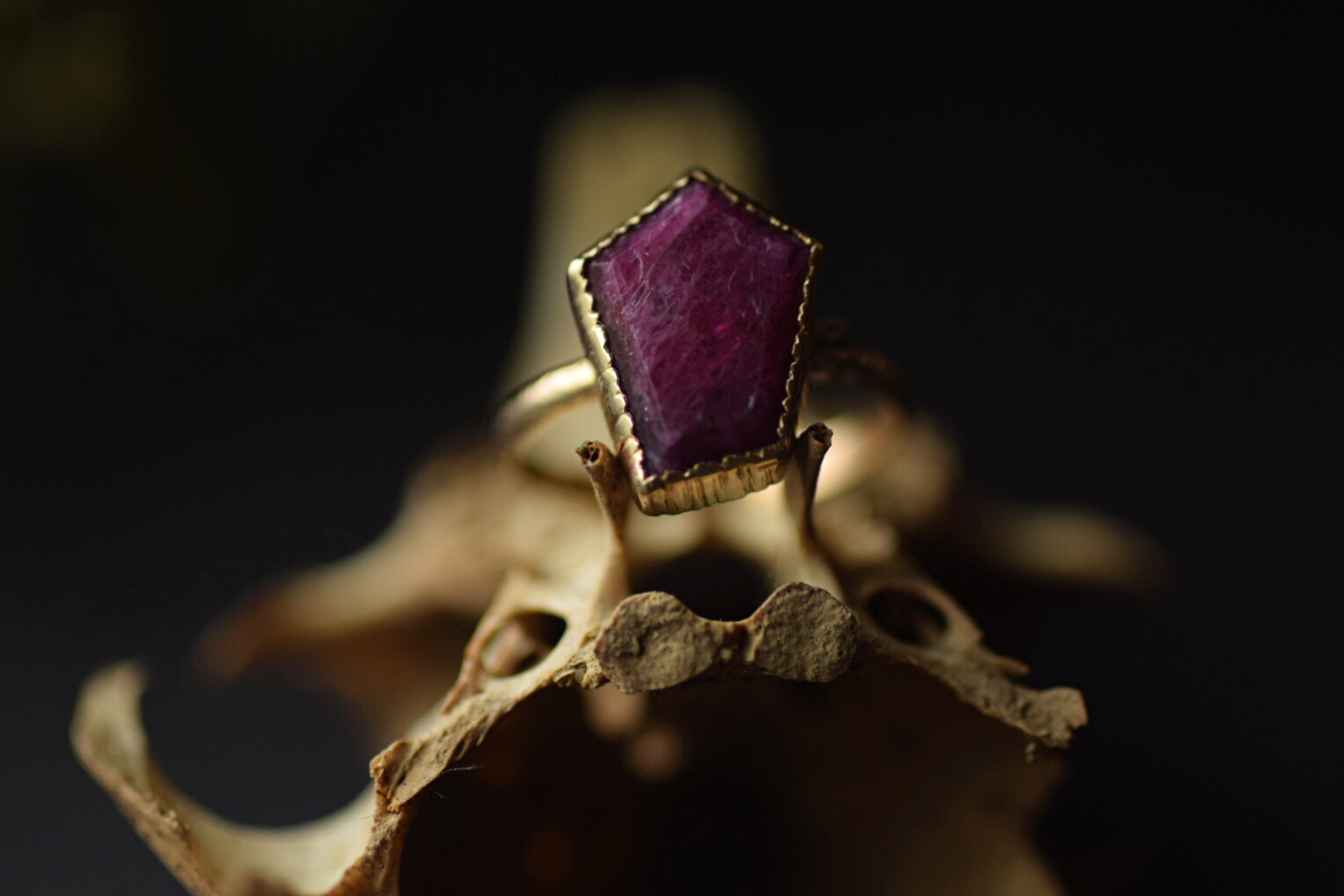14k Gold Raw Ruby Coffin Ring - Size 6