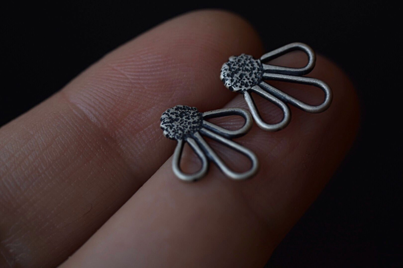 Black Eyed Susan Studs